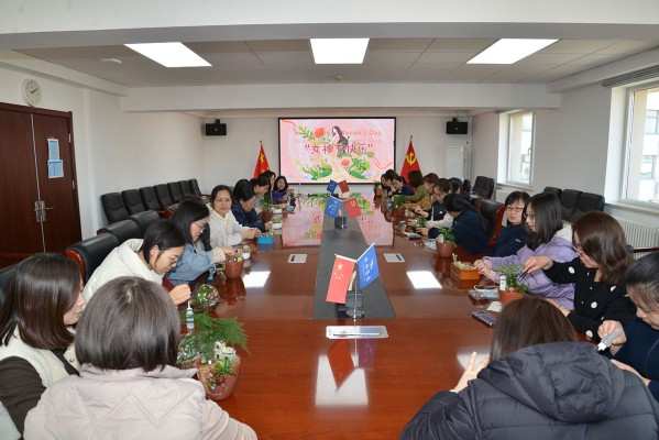 当“女神”遇上“小鲜肉”